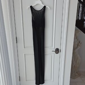 Elegant Black Sleeveless Gown
